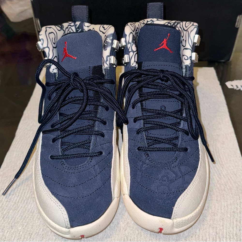 Jordan 12 "International Flight" Size 4Y